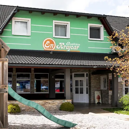 恩卡拉卡尔住宿加早餐旅馆 3* 采尔克尼察