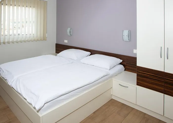 ベッド・アンド・ブレックファスト En Krajcar ツェルクニツァ