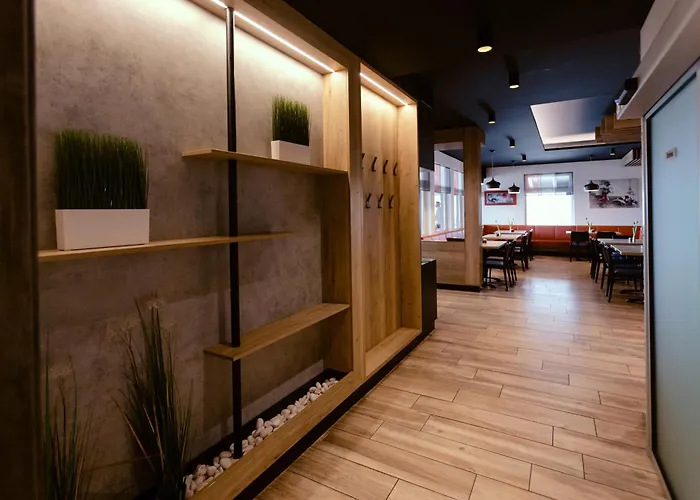 En Krajcar 3* ツェルクニツァ