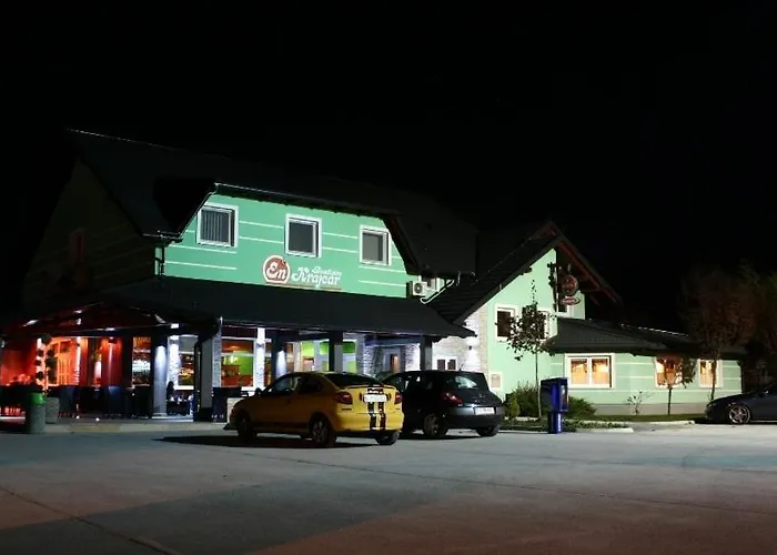 En Krajcar Nočitev z zajtrkom 3*