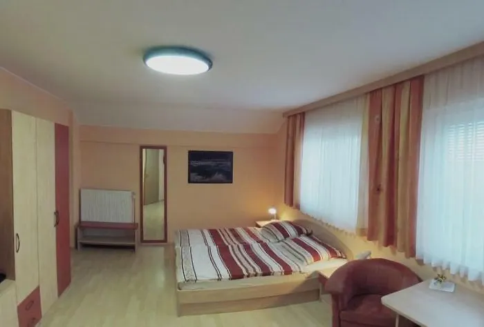 ベッド・アンド・ブレックファスト En Krajcar 3*